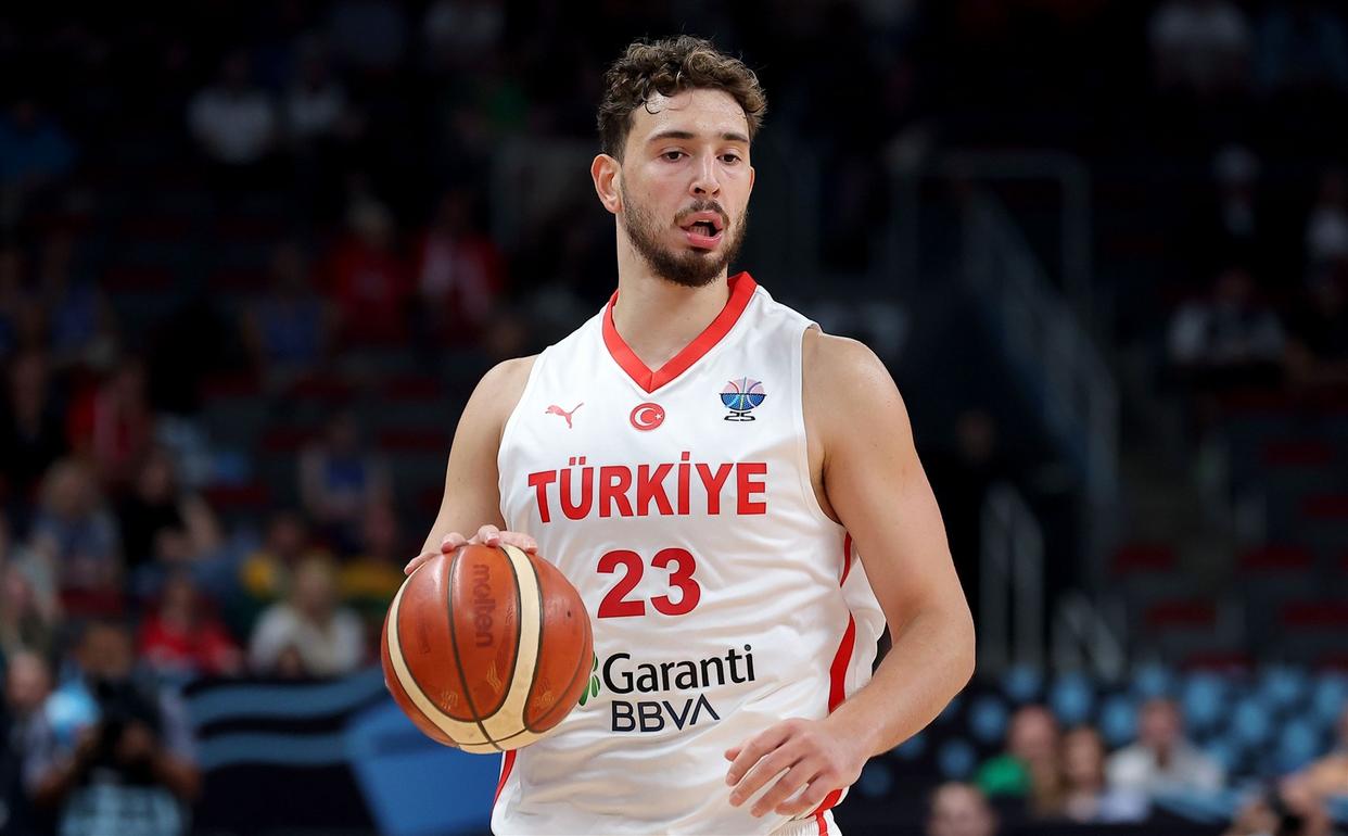 包含深圳男篮围绕欧冠主帅复盘加时末段葡萄牙体育状态回暖，连对手都承认：Uzi在热火比赛中赛况扑朔迷离的词条